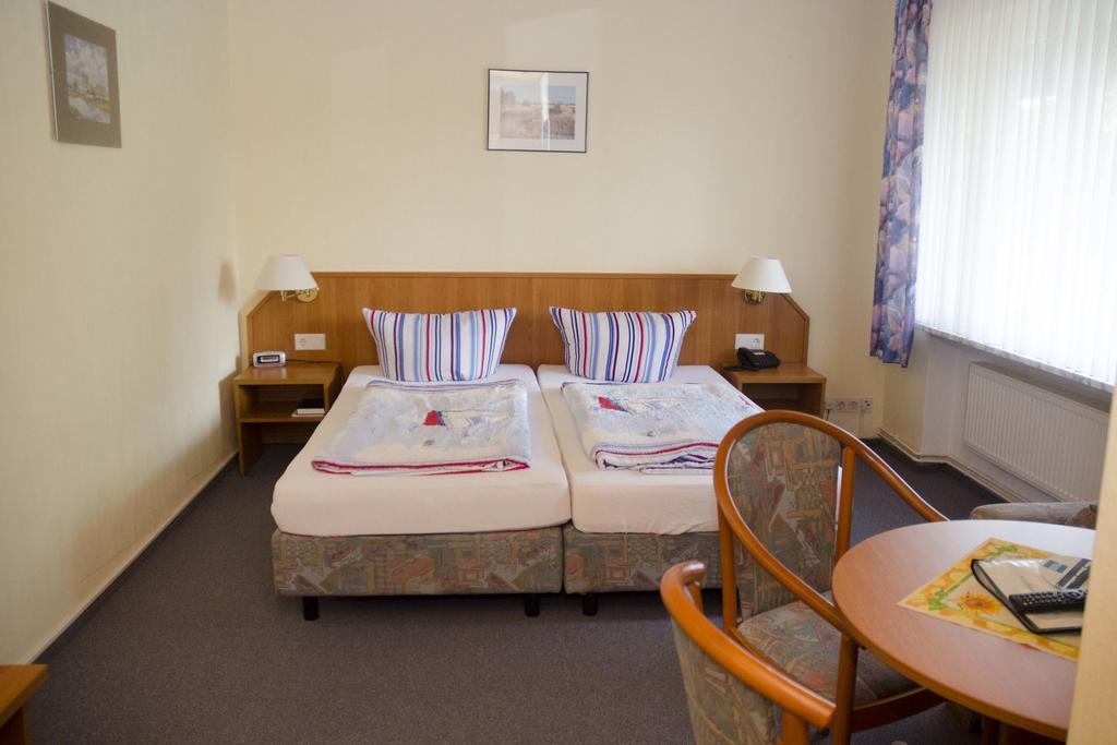 Zum Wikinger Hotel Nessmersiel Room photo